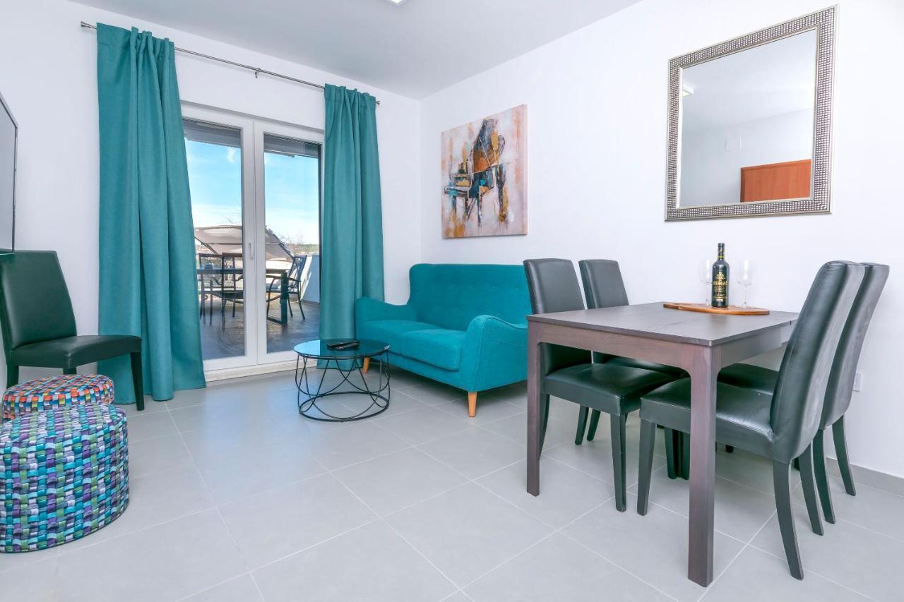 Apartment Visnja *